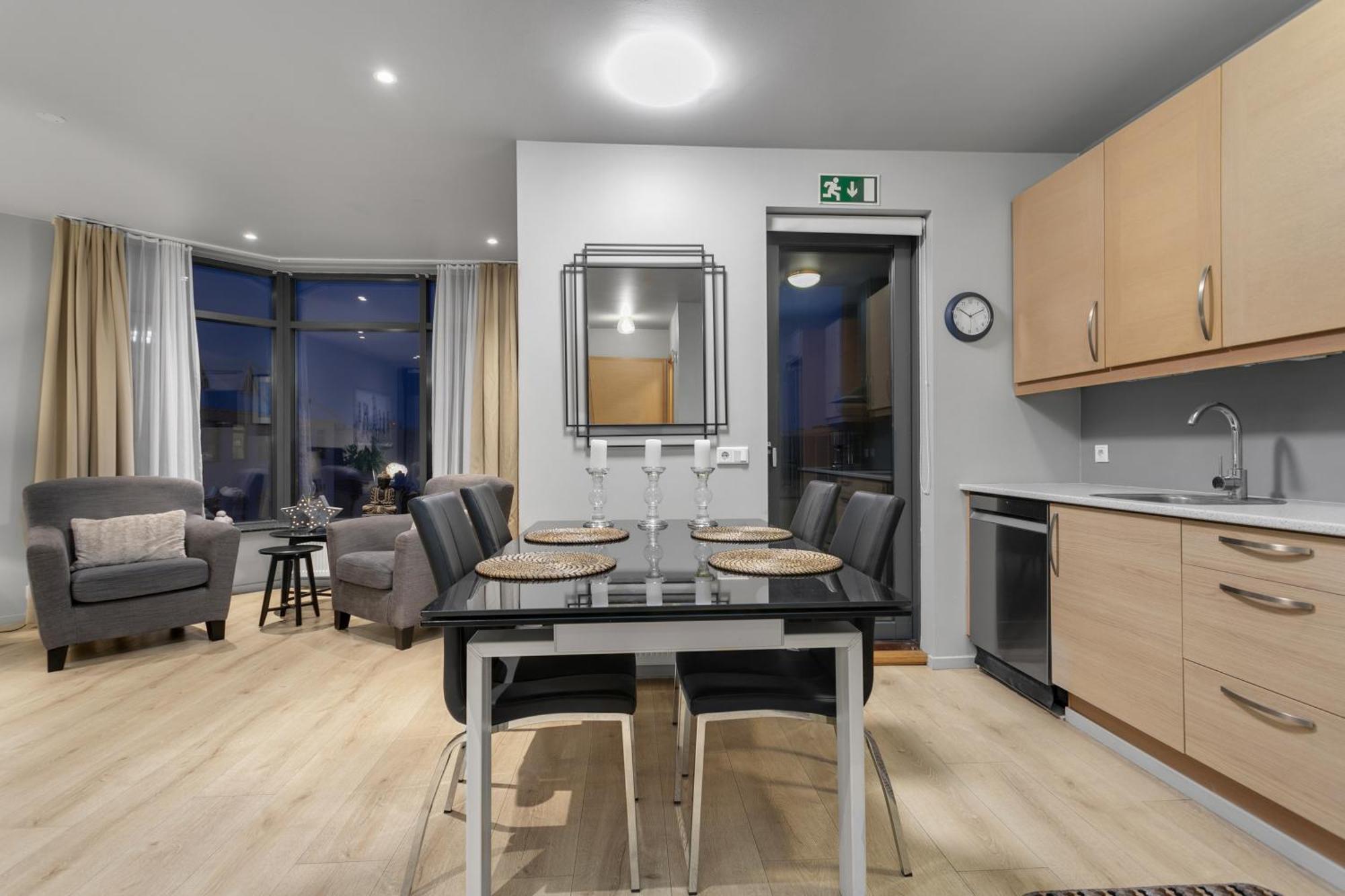 Downtown Apartments At Old Harbor Reykjavik Exterior photo